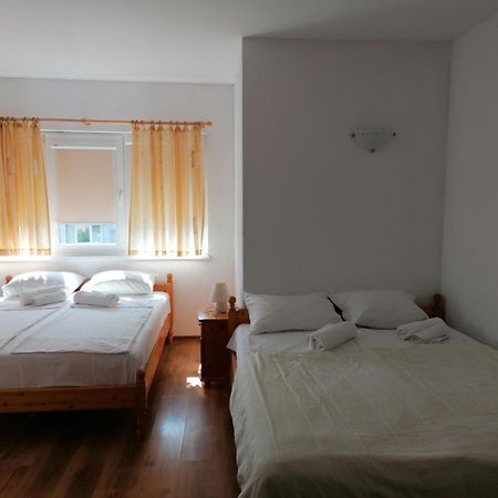 Guest House Sokratovi Obzor Extérieur photo