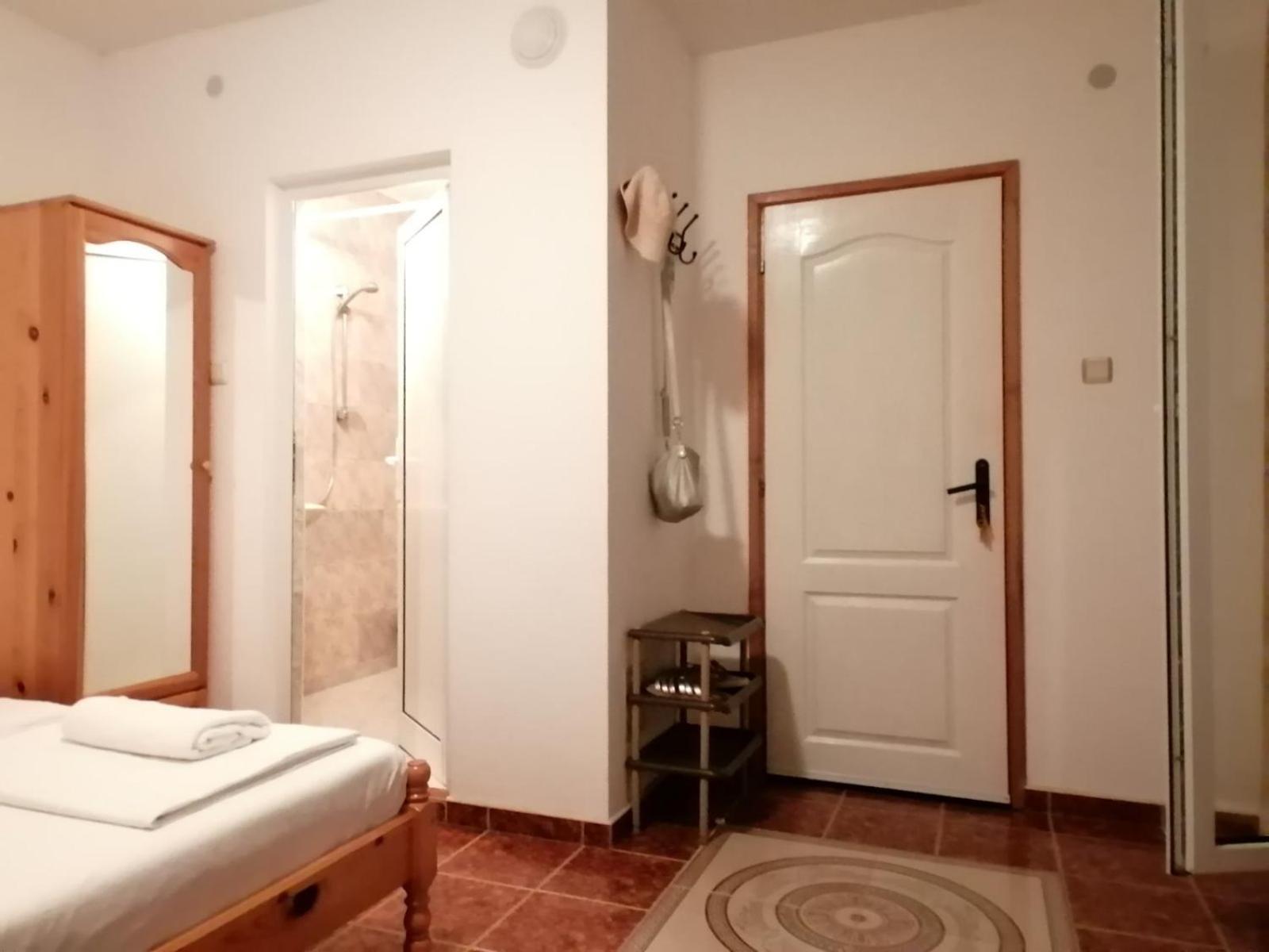 Guest House Sokratovi Obzor Extérieur photo