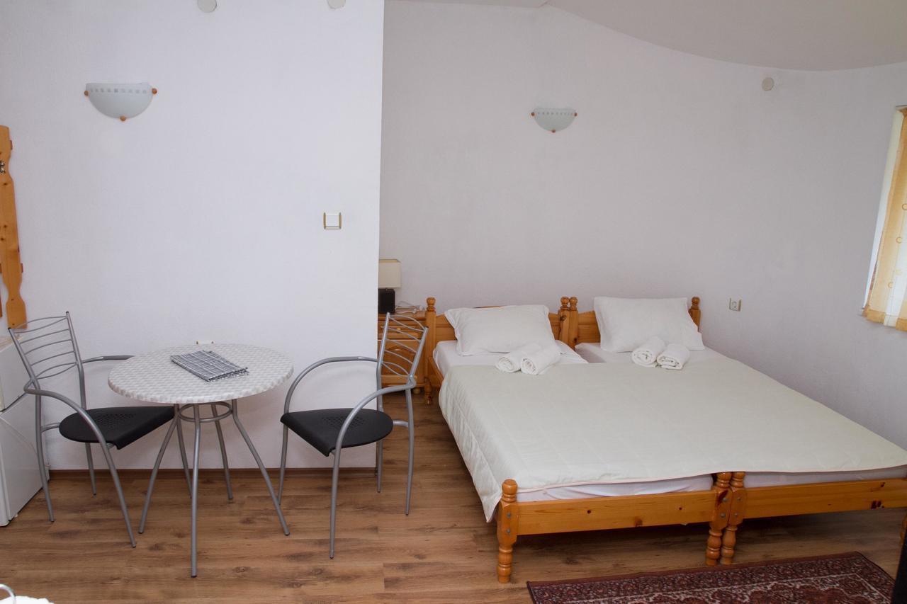 Guest House Sokratovi Obzor Extérieur photo