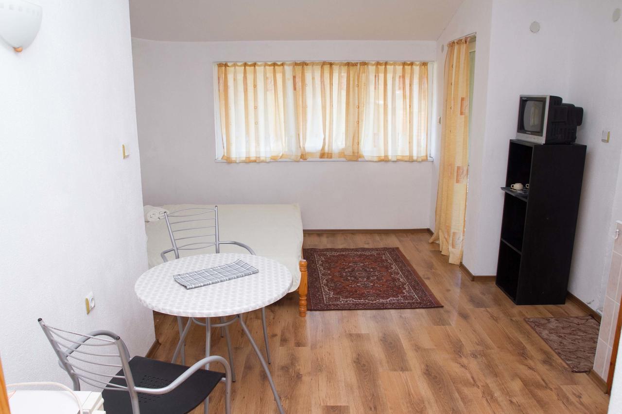 Guest House Sokratovi Obzor Extérieur photo
