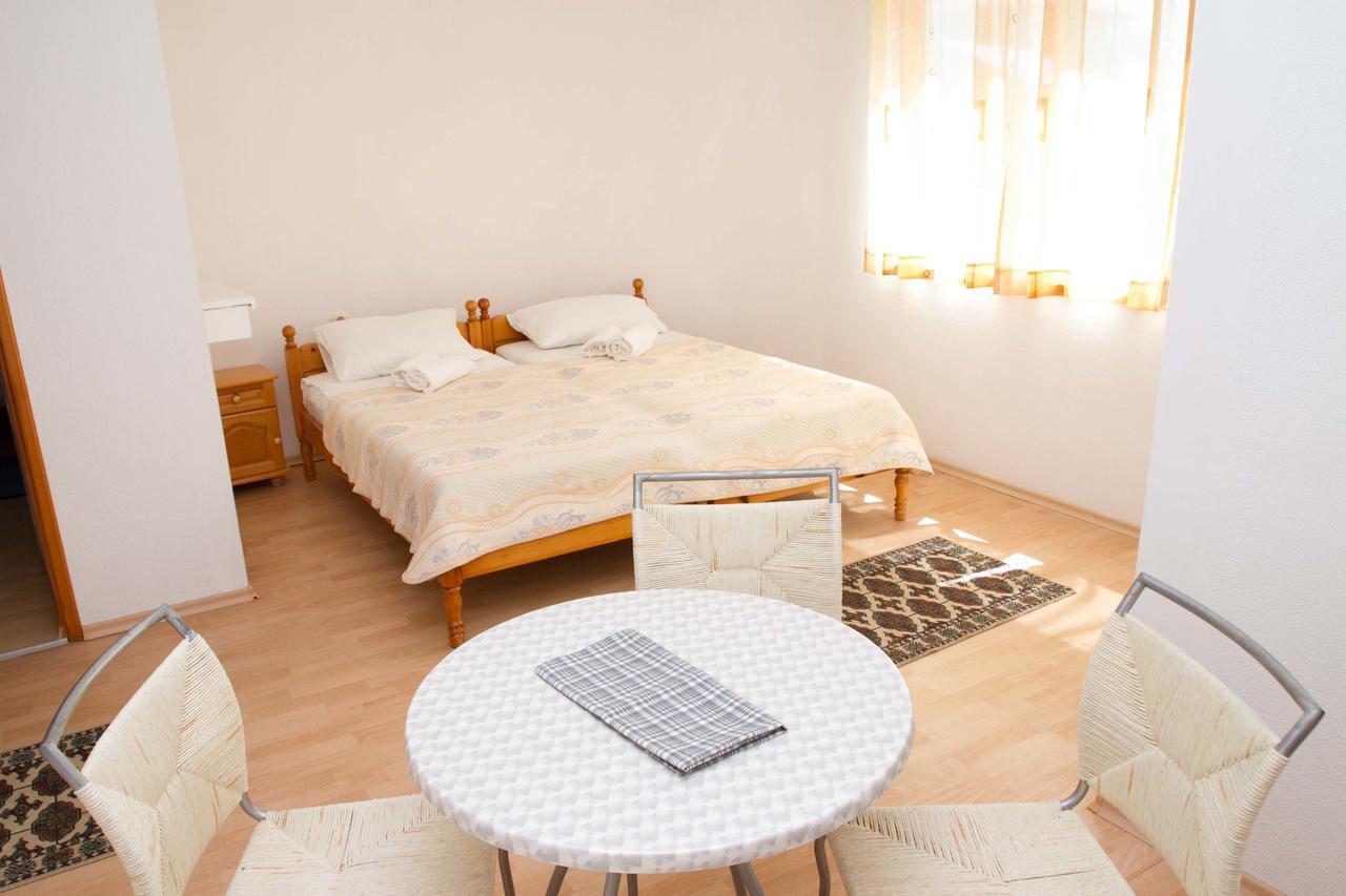 Guest House Sokratovi Obzor Extérieur photo