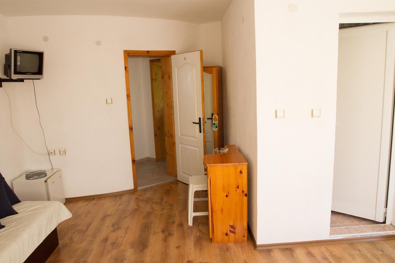 Guest House Sokratovi Obzor Extérieur photo