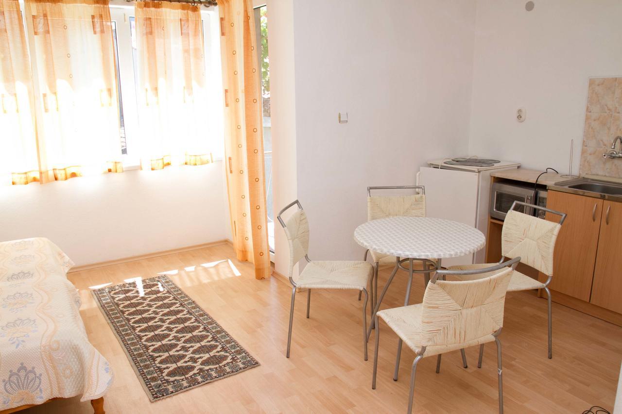 Guest House Sokratovi Obzor Extérieur photo
