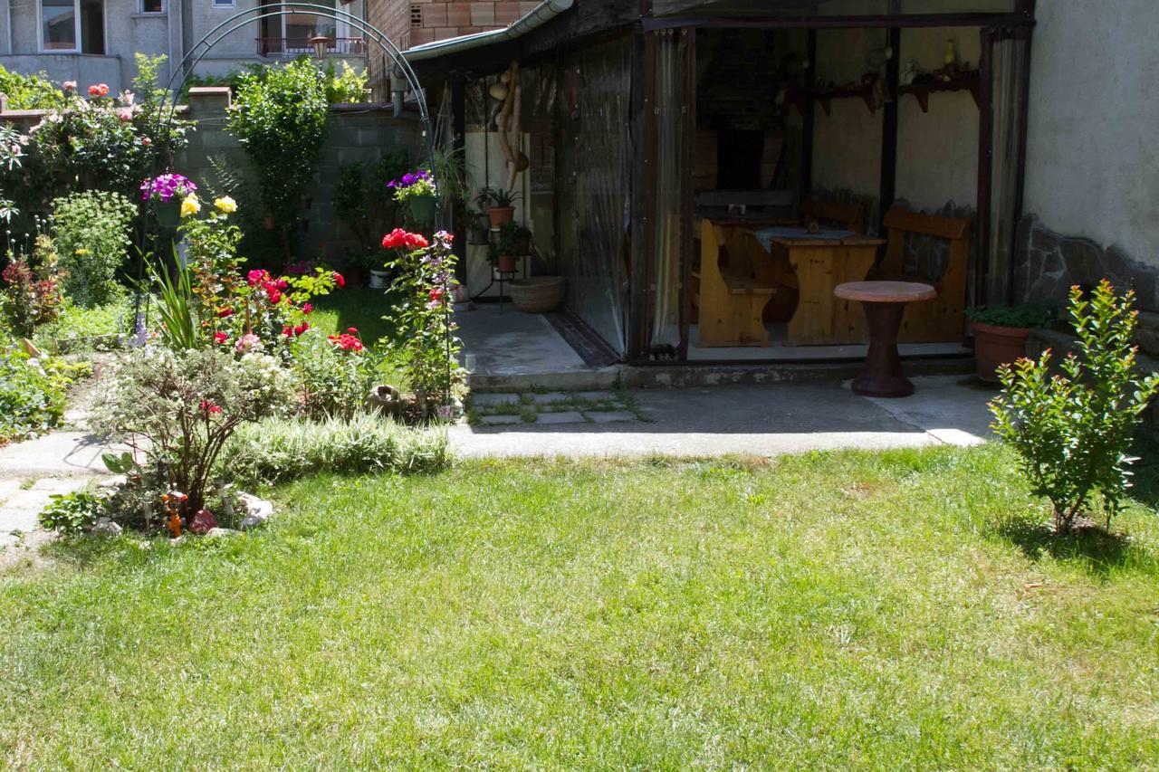 Guest House Sokratovi Obzor Extérieur photo